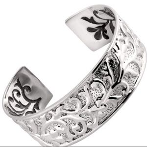 Silpada Ahead of the Curve Cuff.            B3080